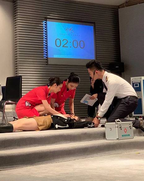 空中的青春風(fēng)采——長(zhǎng)三角空乘學(xué)子服務(wù)禮儀大比拼